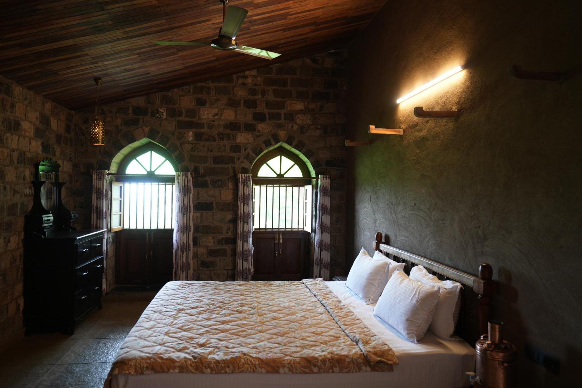 Nisarg Resort Kolhapur Luaran gambar