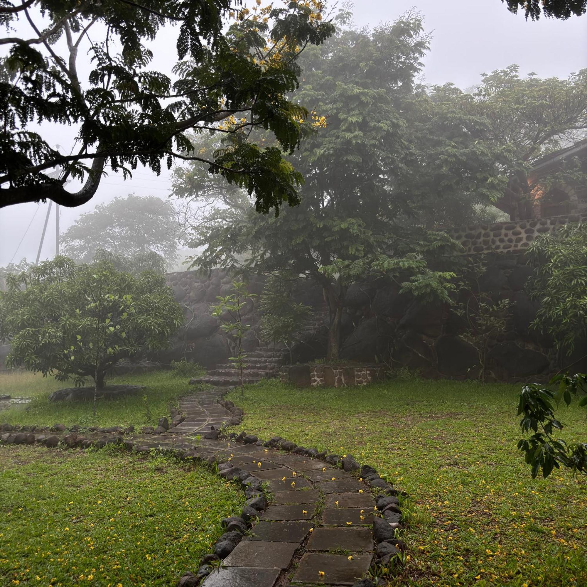 Nisarg Resort Kolhapur Luaran gambar