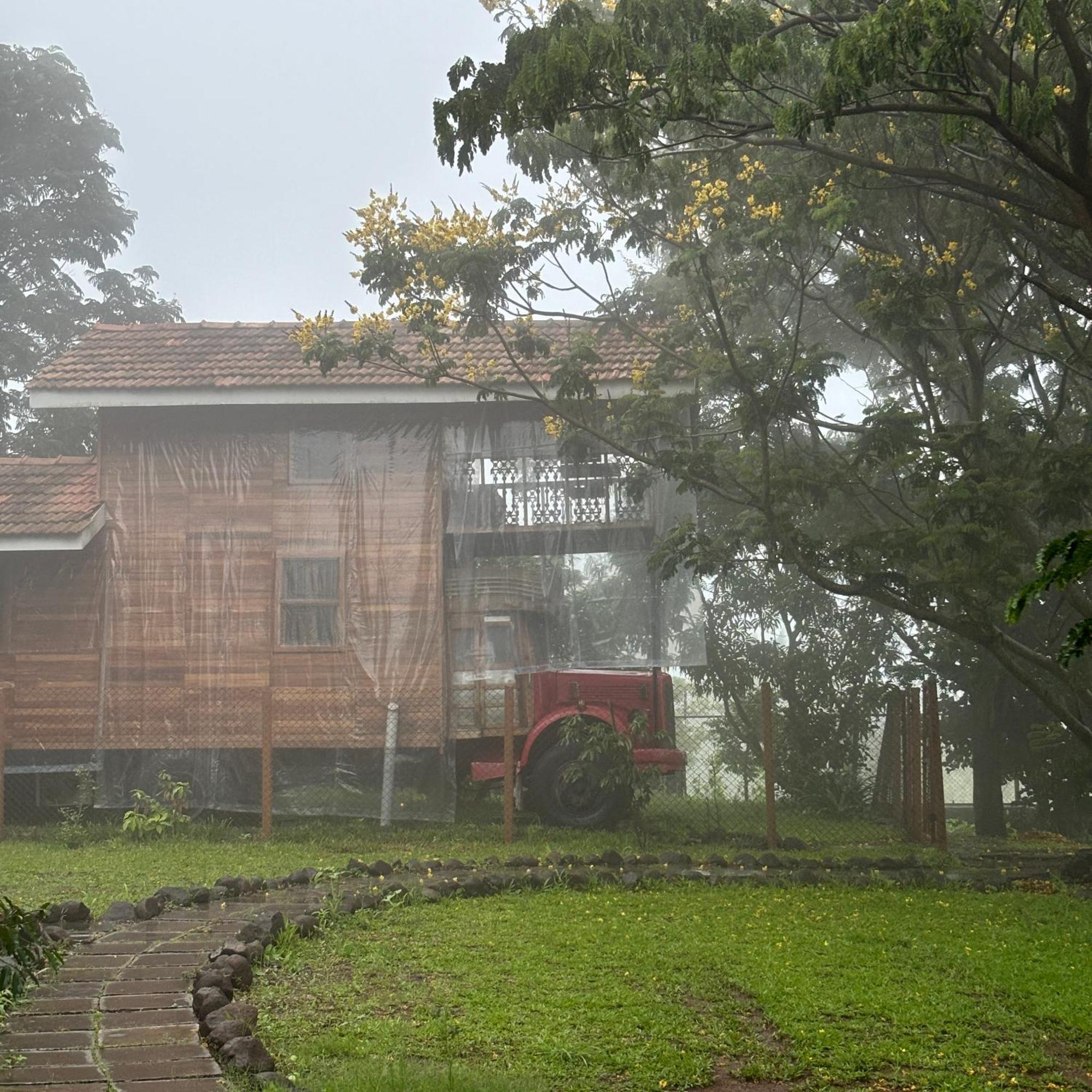 Nisarg Resort Kolhapur Luaran gambar