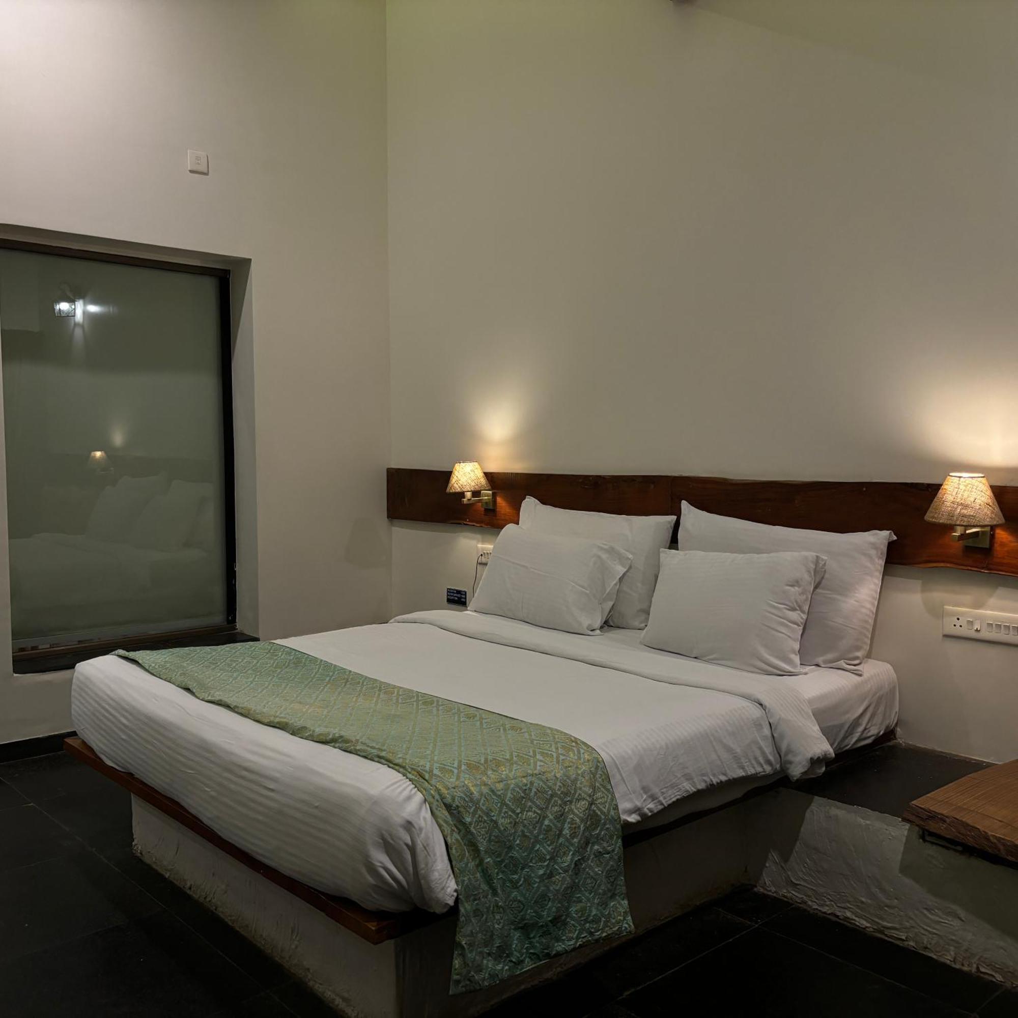 Nisarg Resort Kolhapur Luaran gambar