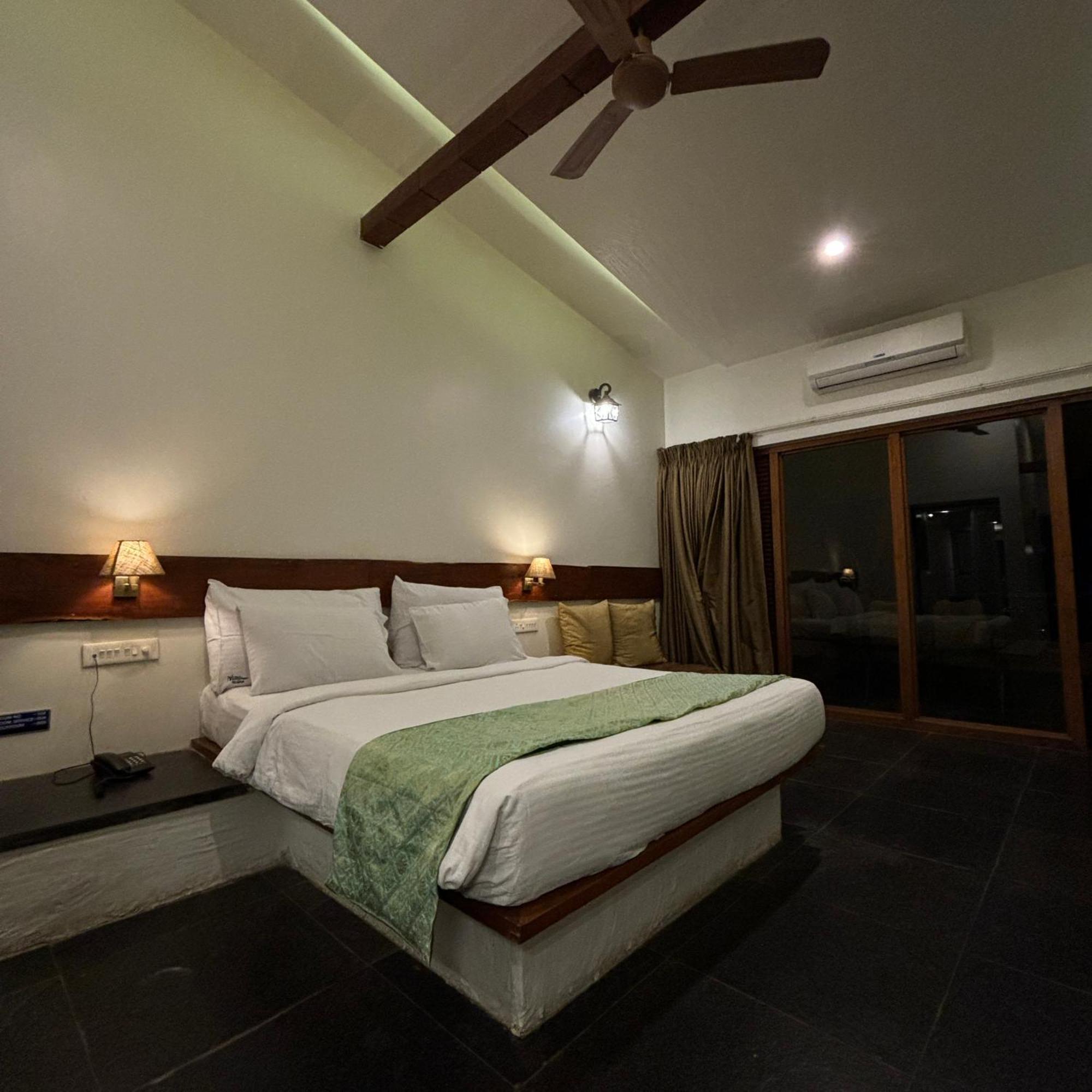 Nisarg Resort Kolhapur Luaran gambar