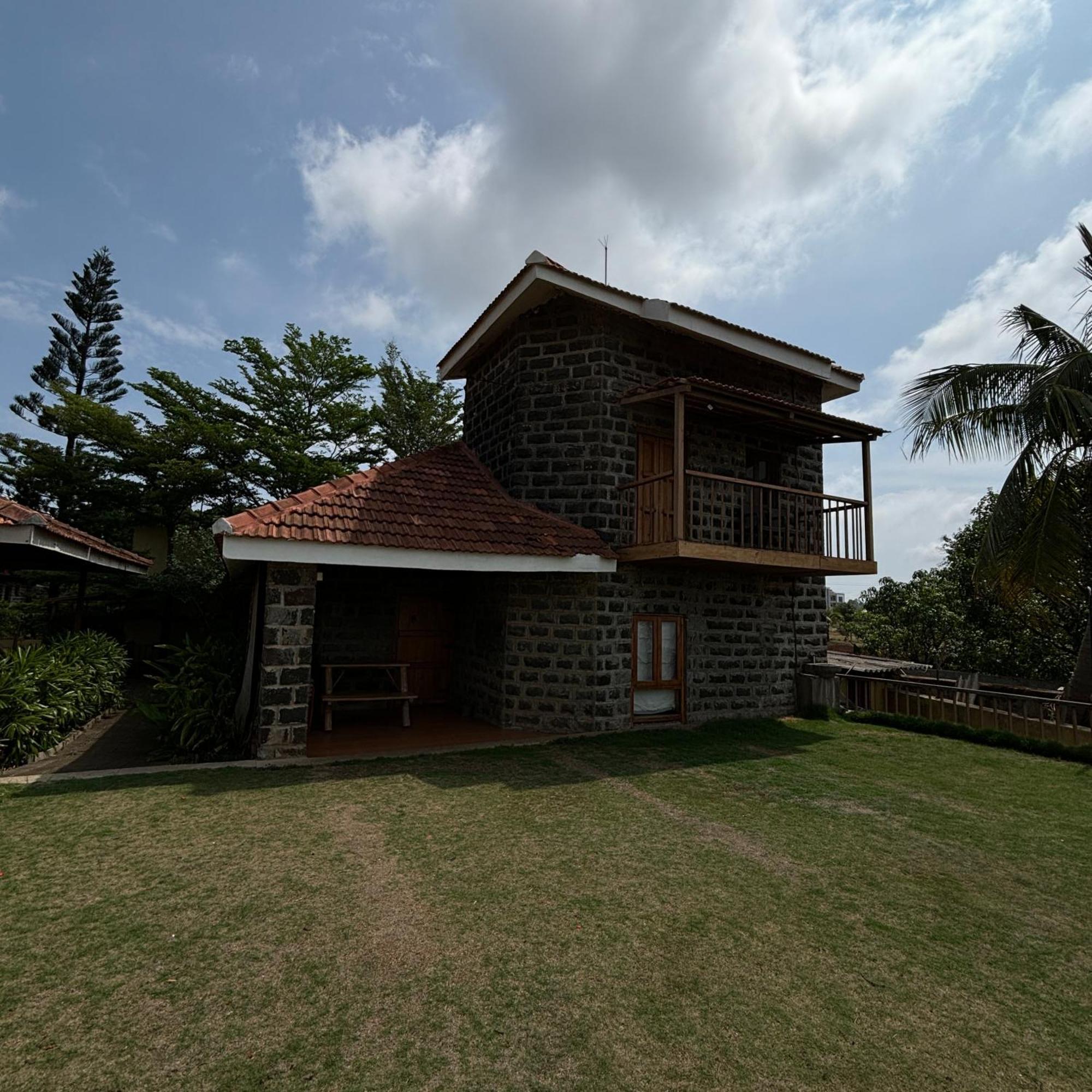 Nisarg Resort Kolhapur Luaran gambar