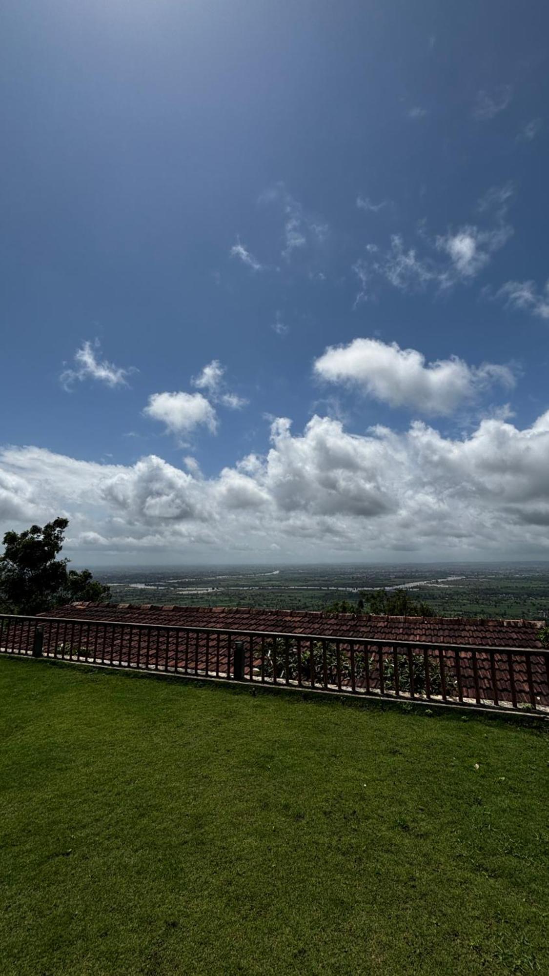 Nisarg Resort Kolhapur Luaran gambar