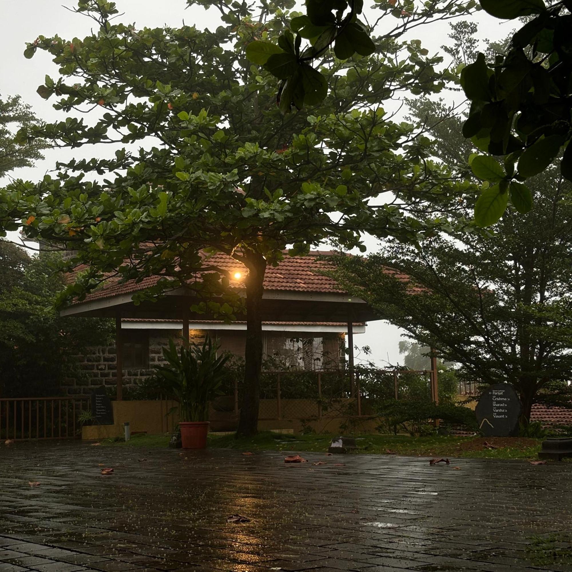 Nisarg Resort Kolhapur Luaran gambar