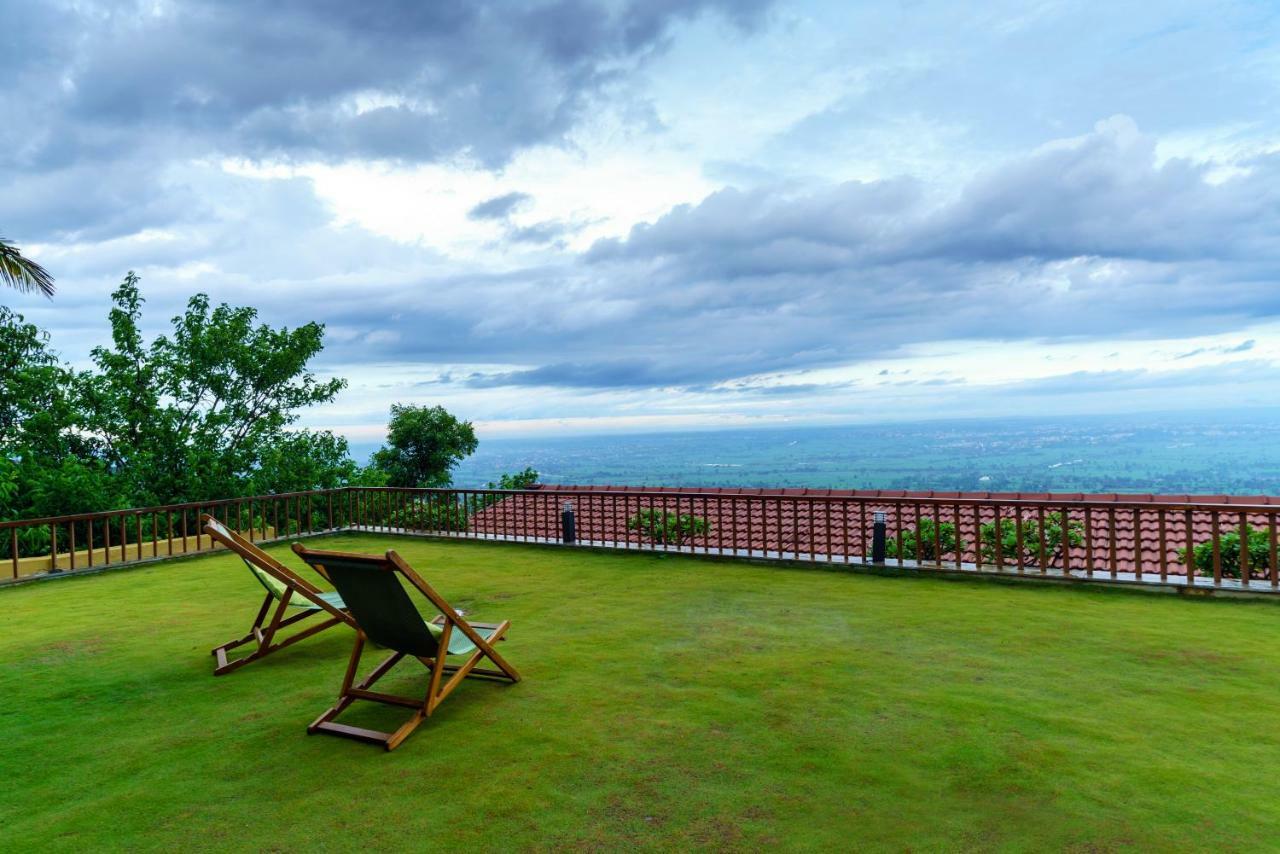 Nisarg Resort Kolhapur Luaran gambar